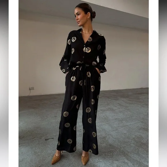 Never Fully Dressed
Coordinating Miley Luxe Lightweight Plate Foil Print  Shirt - Picture 2 of 8